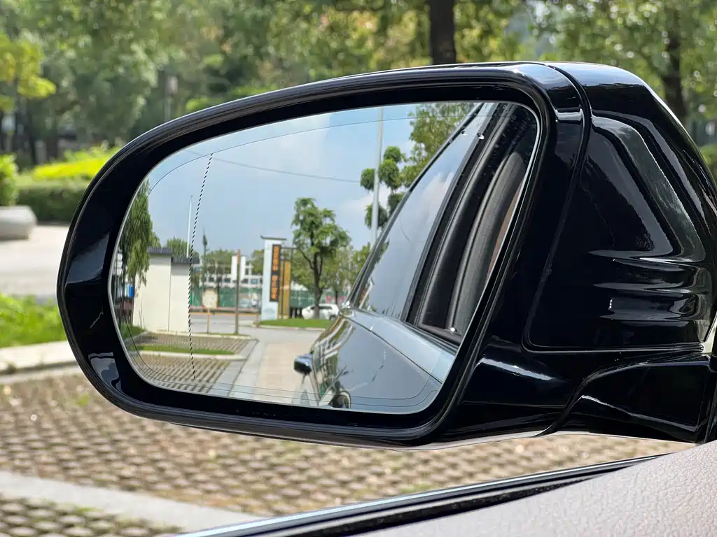 Mercedes-Benz E-Class — миниатюра 12