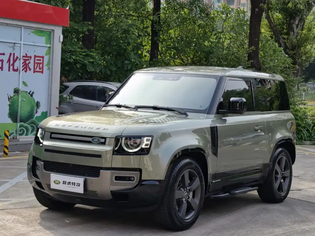 Land Rover Defender 2025