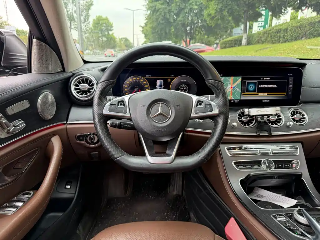 Mercedes-Benz E-Class — миниатюра 14