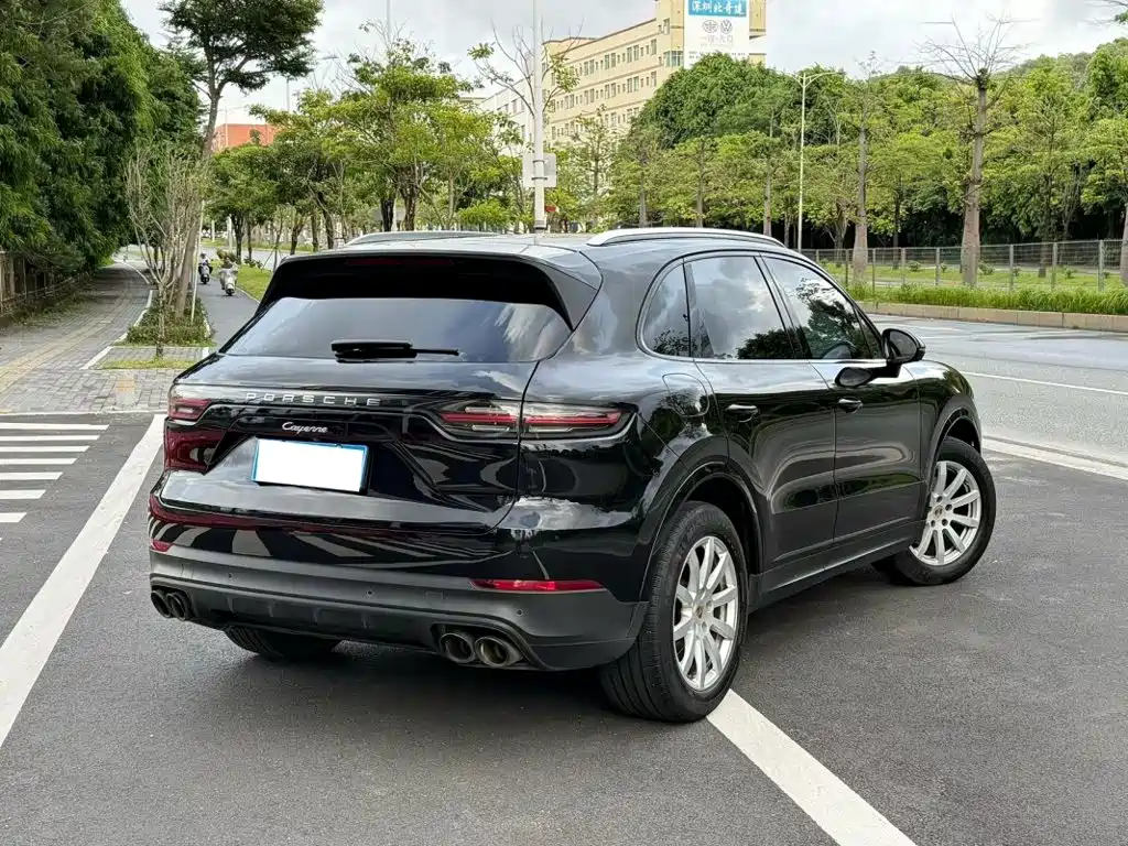 Porsche Cayenne — миниатюра 9