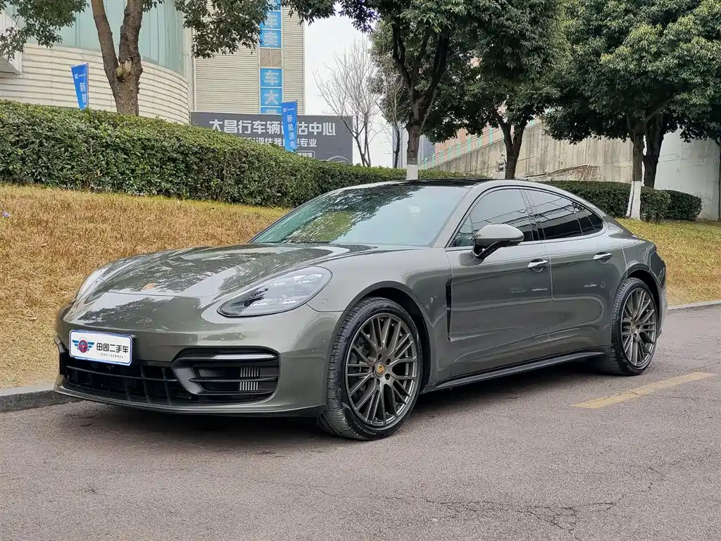 PORSCHE PANAMERA