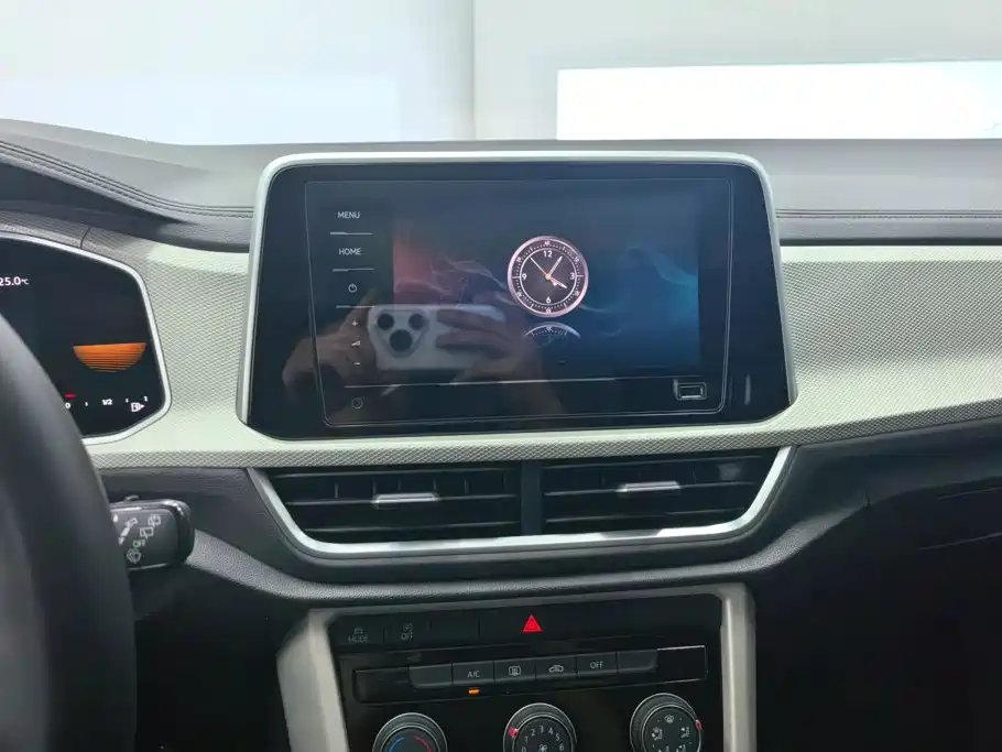 Volkswagen T-Roc — миниатюра 13