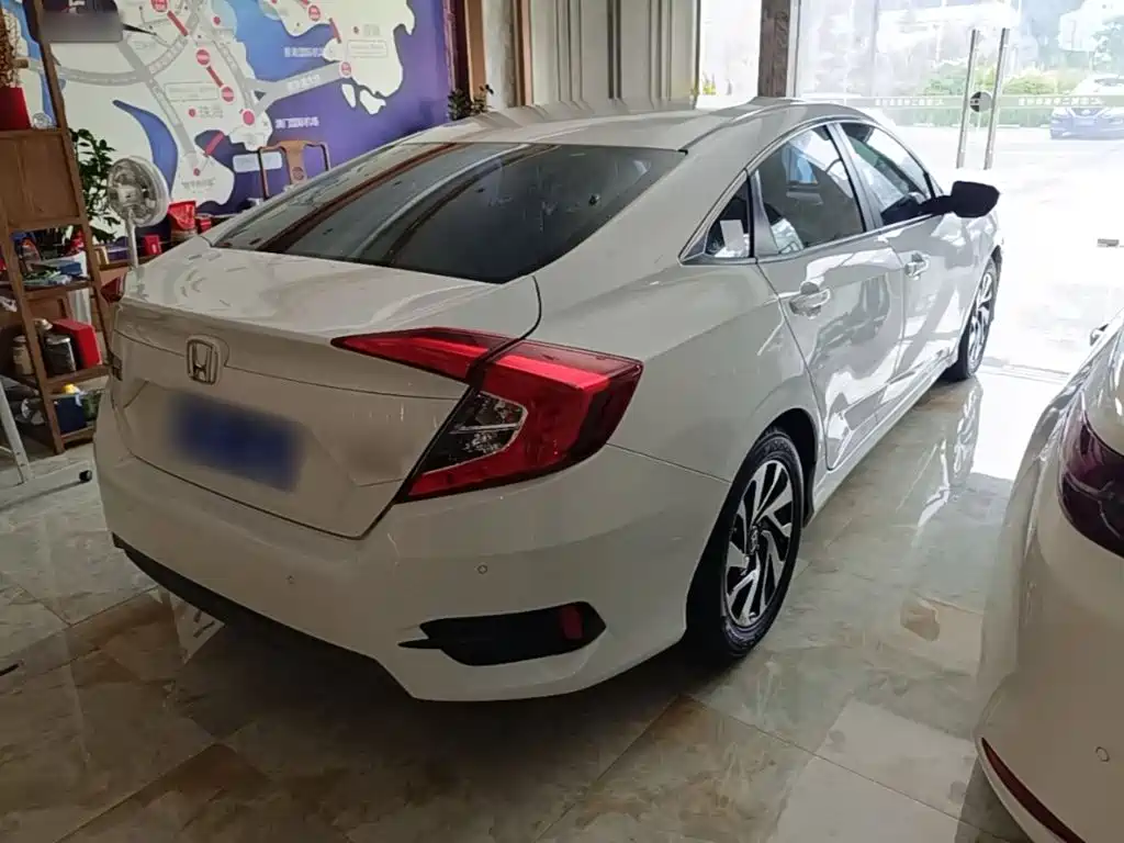 Honda Civic — миниатюра 7