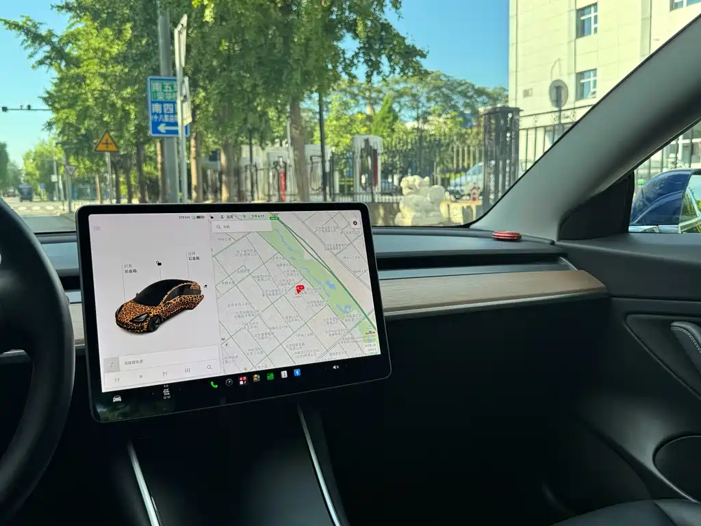 Tesla Model 3 — миниатюра 12