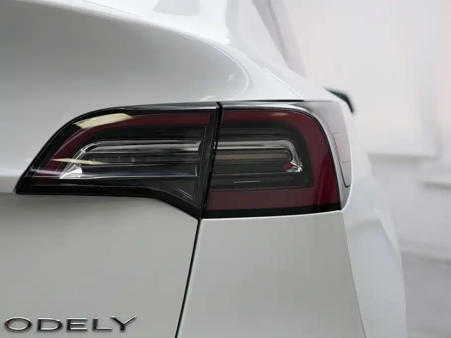 Tesla Model Y — миниатюра 13