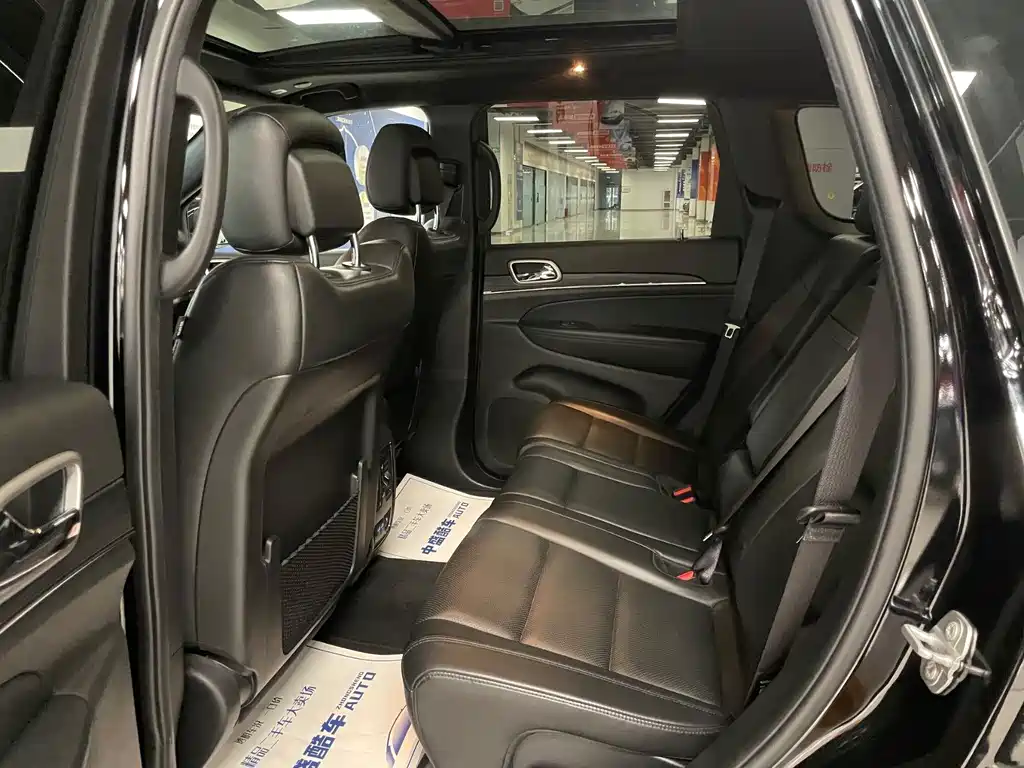 Jeep Grand Cherokee (Import) — миниатюра 10