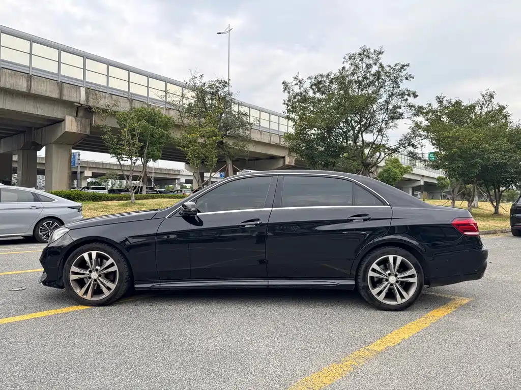 Mercedes-Benz E-Class — миниатюра 6