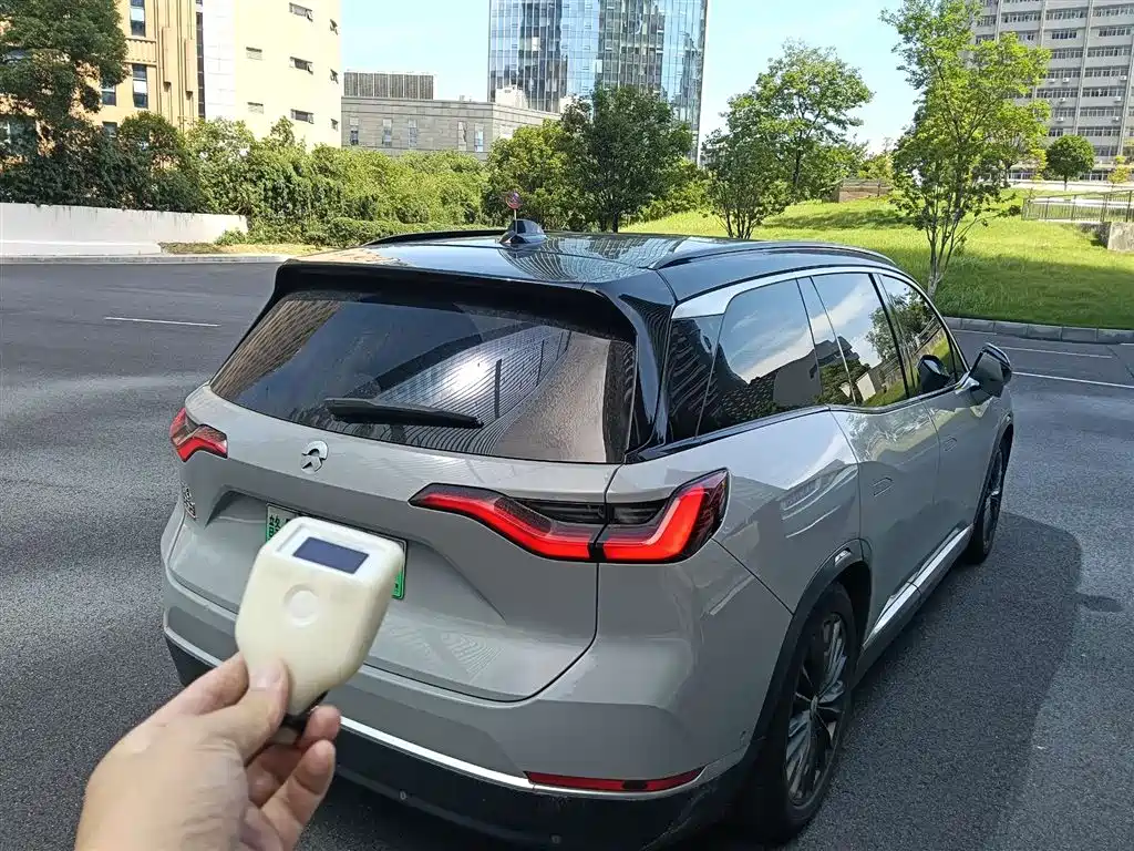 NIO ES8 2022 100kWh мест