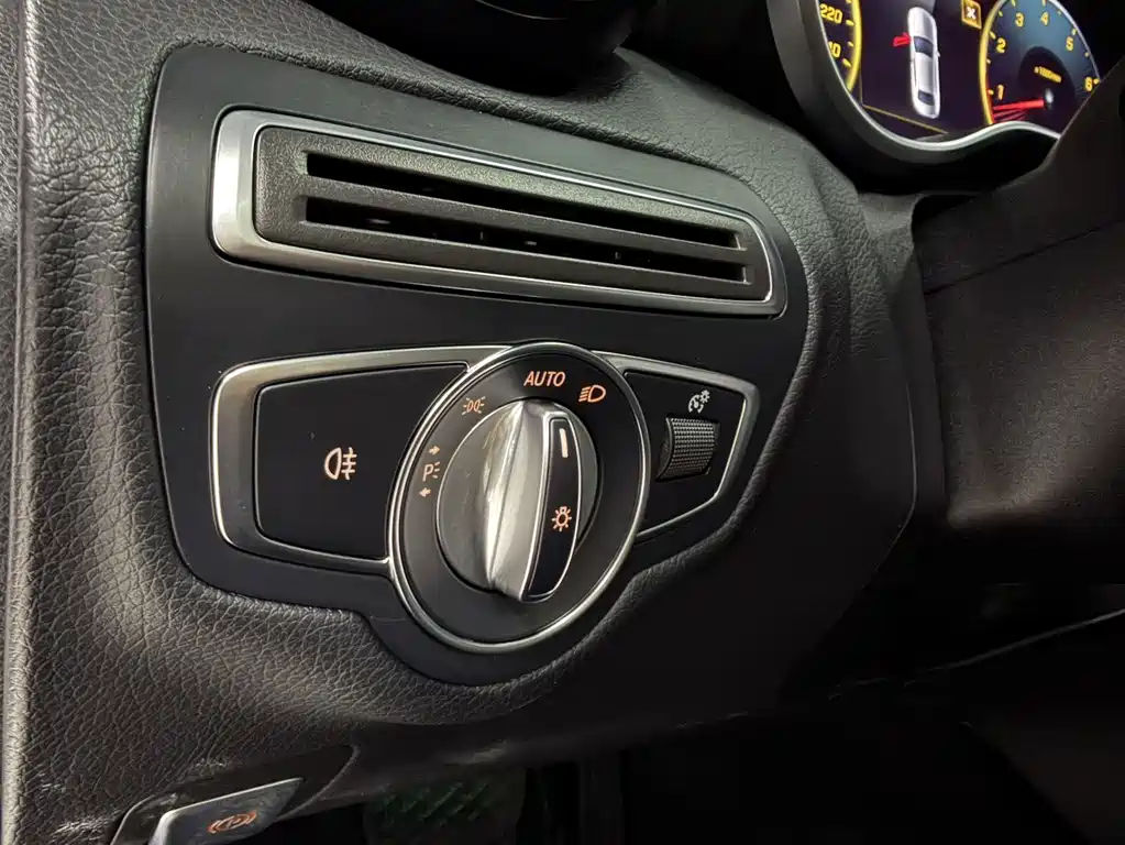 Mercedes-Benz C-Class — миниатюра 17