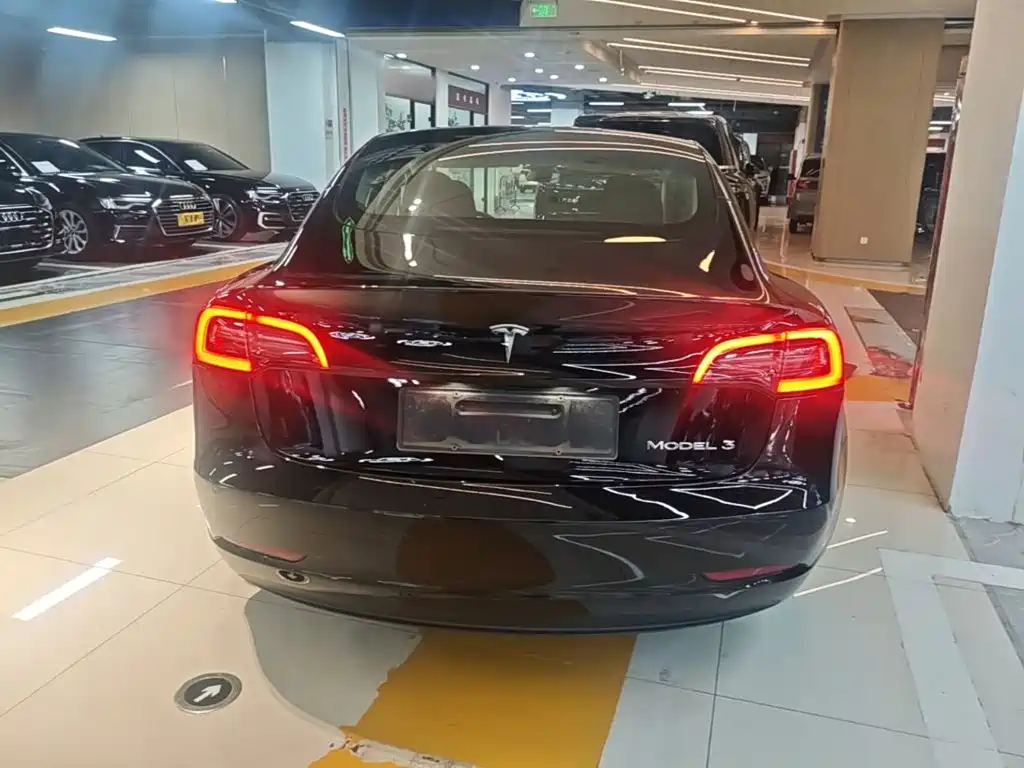 Tesla Model 3 — миниатюра 6
