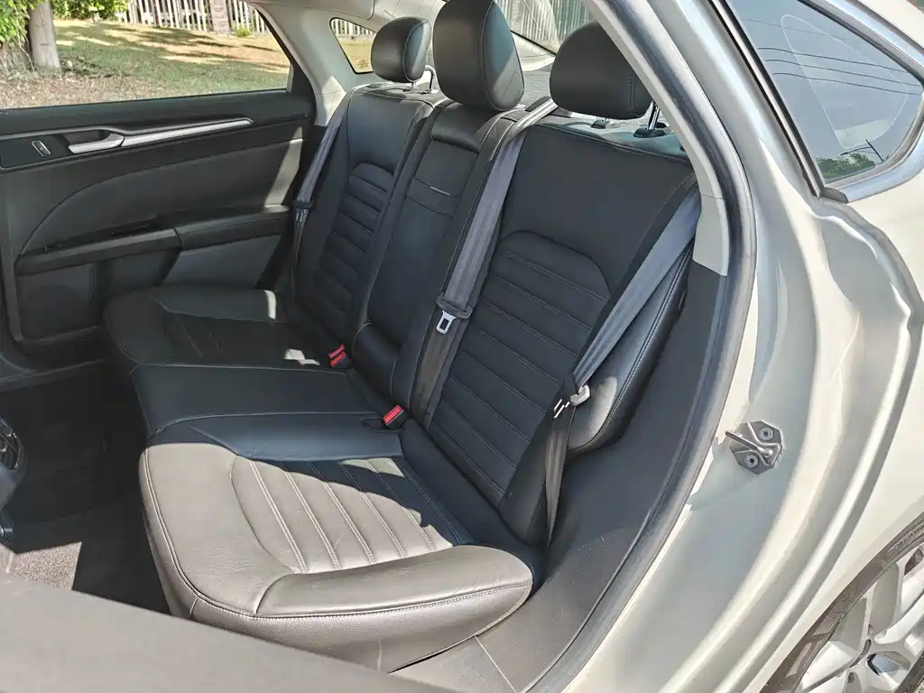 Ford Mondeo — миниатюра 16