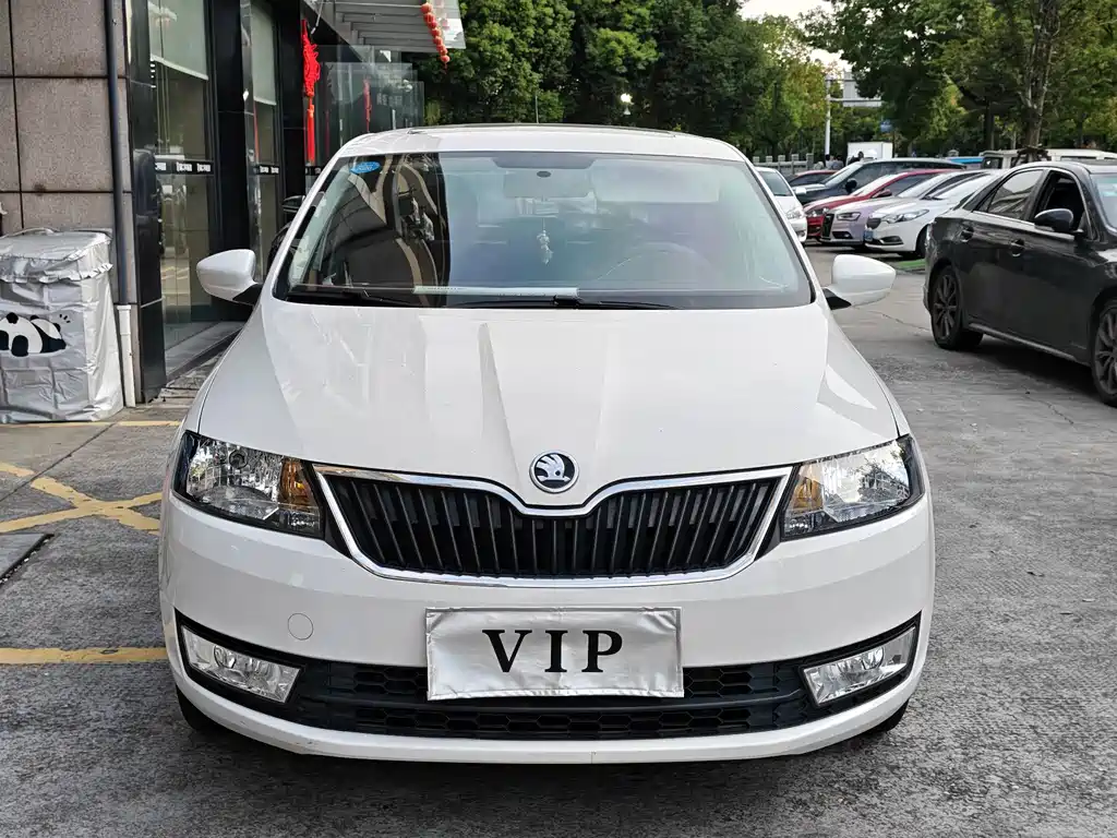 Skoda Rapid Spaceback — миниатюра 2