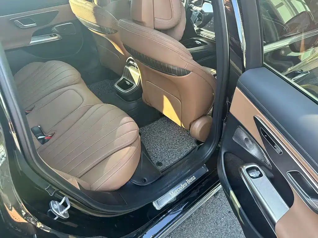 Mercedes-Benz E-Class — миниатюра 10