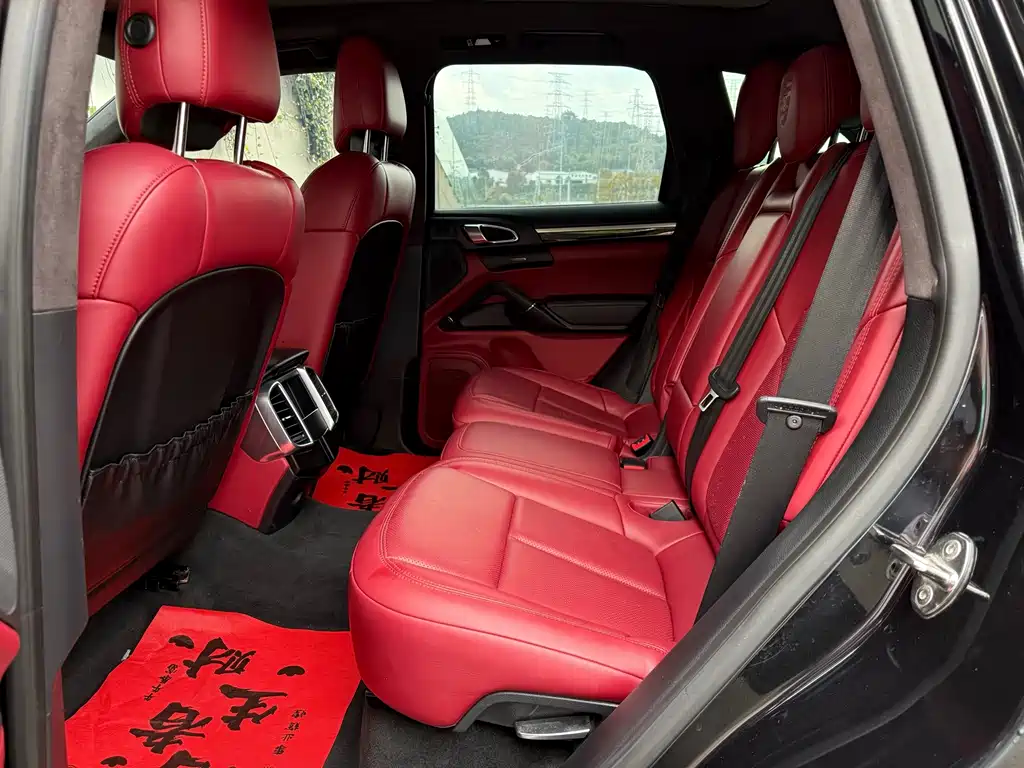 Porsche Cayenne — миниатюра 5
