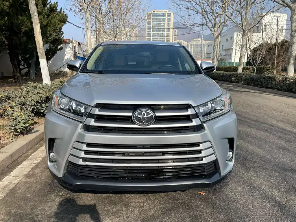TOYOTA HIGHLANDER