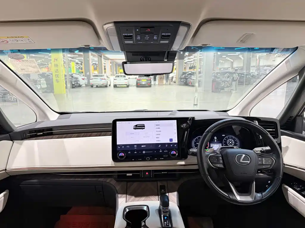 Lexus LM 2025 500h мест