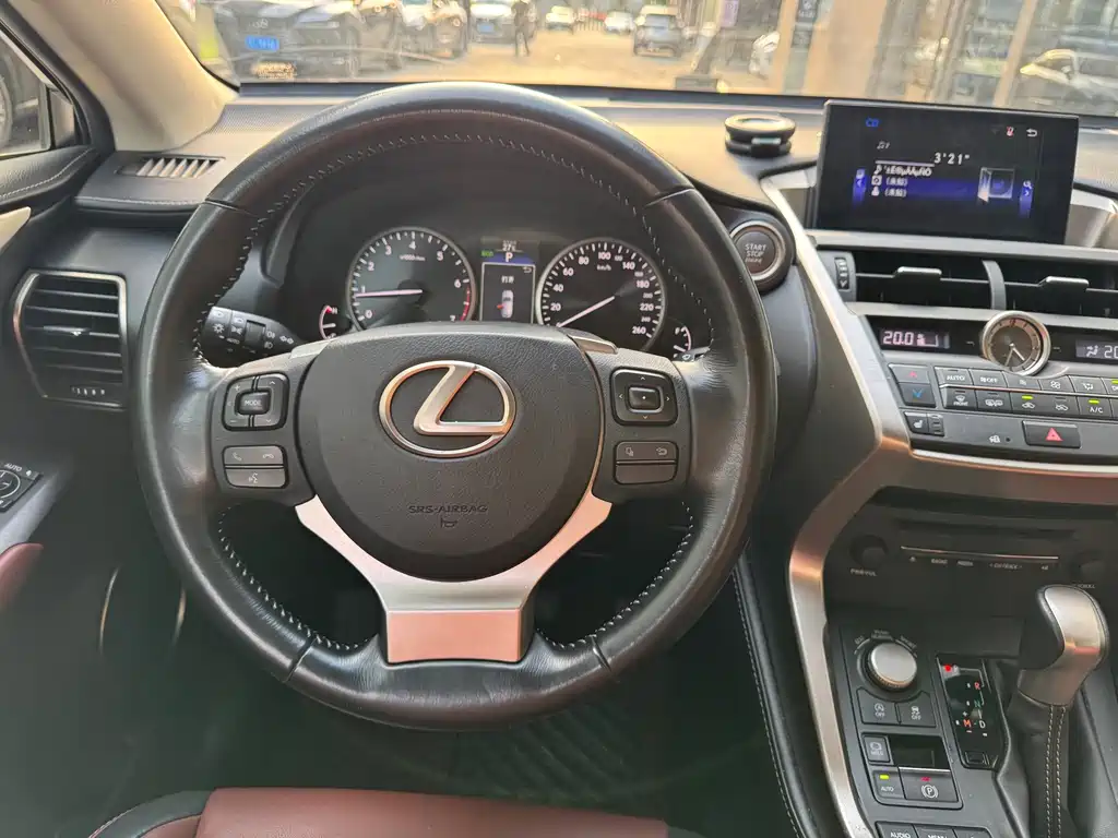 Lexus NX — миниатюра 8
