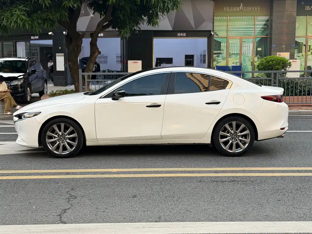 Mazda 3 Axela — миниатюра 12
