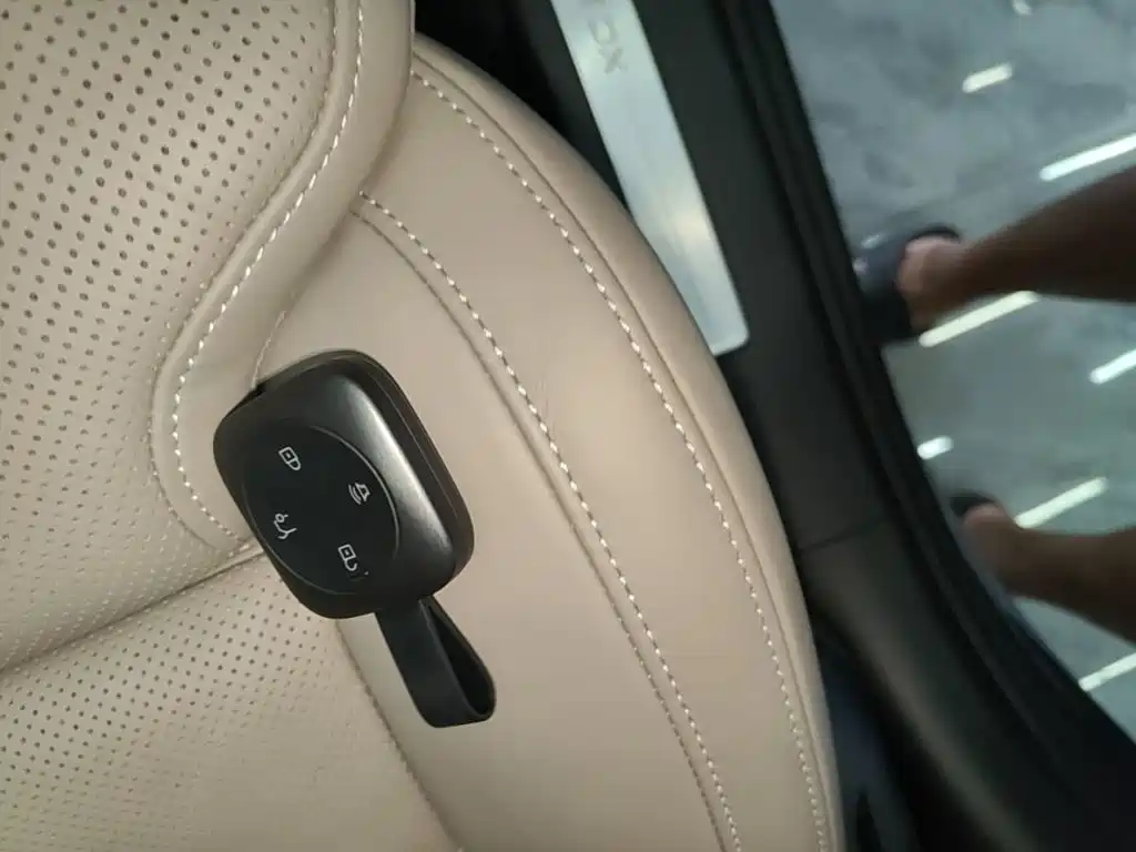 Volvo гибрид Volvo XC70 plug-in — миниатюра 9