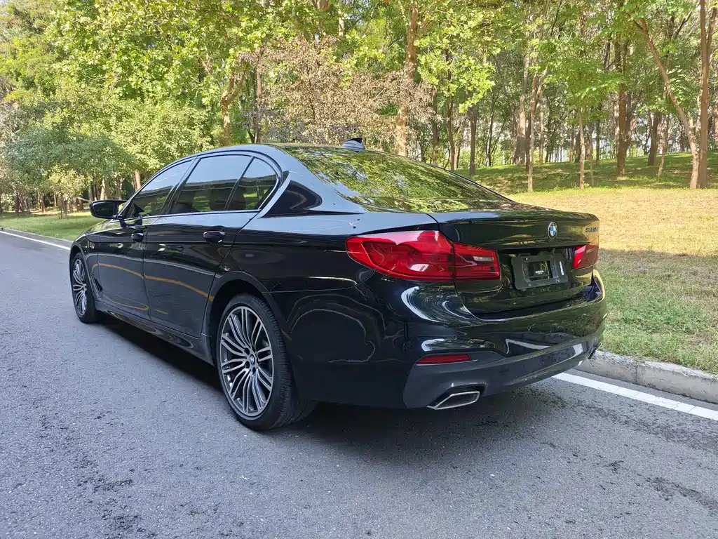 BMW 5 Series — миниатюра 8