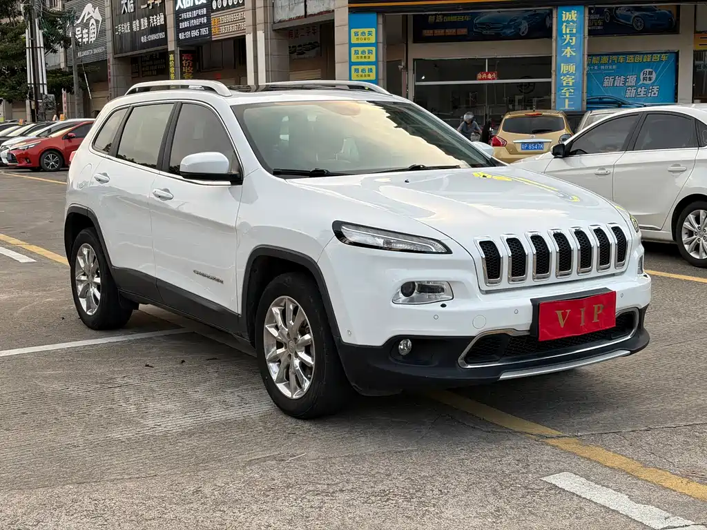 Jeep Cherokee — миниатюра 3
