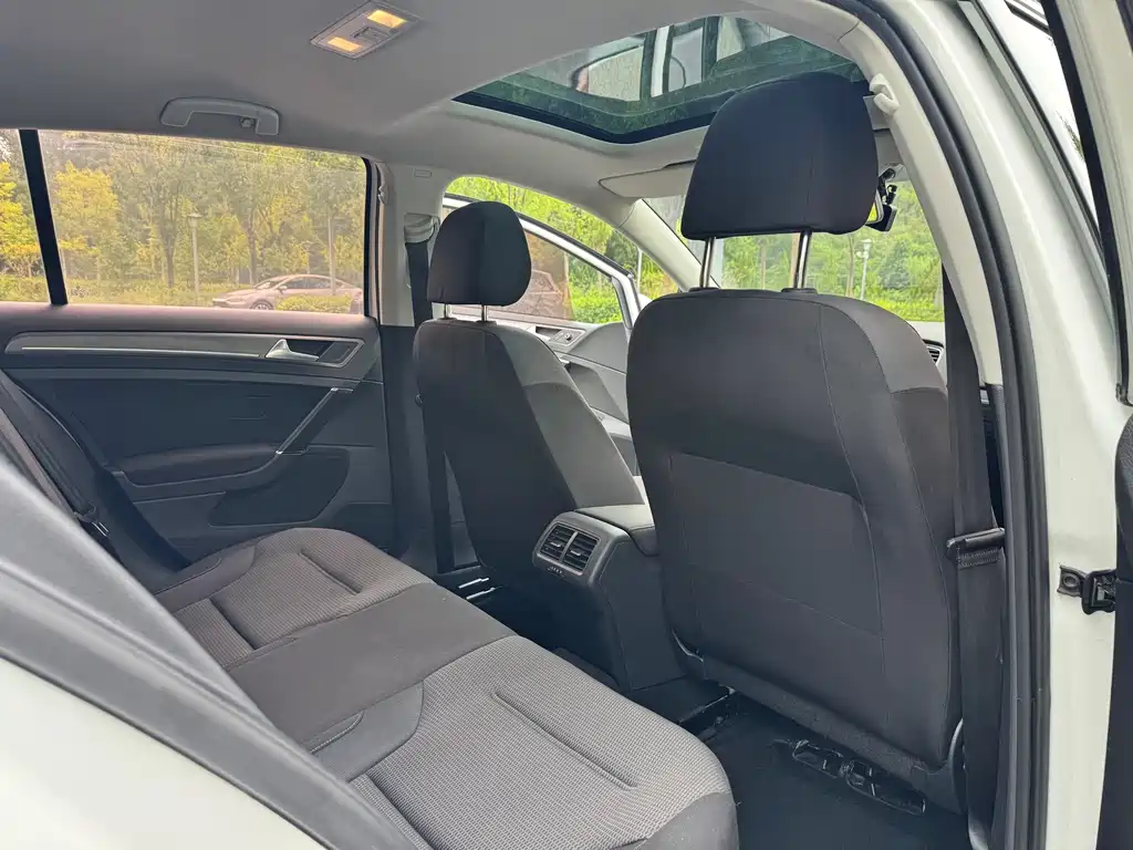 Volkswagen Golf — миниатюра 12