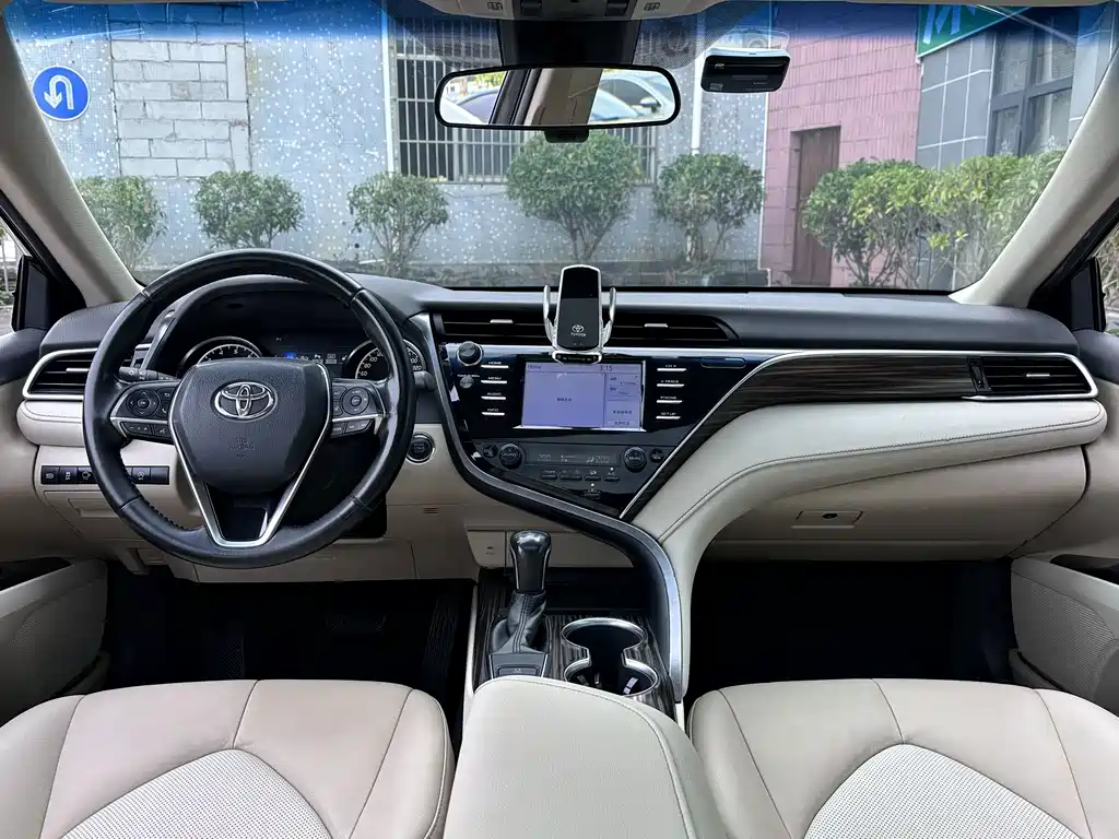 Toyota Camry — миниатюра 5