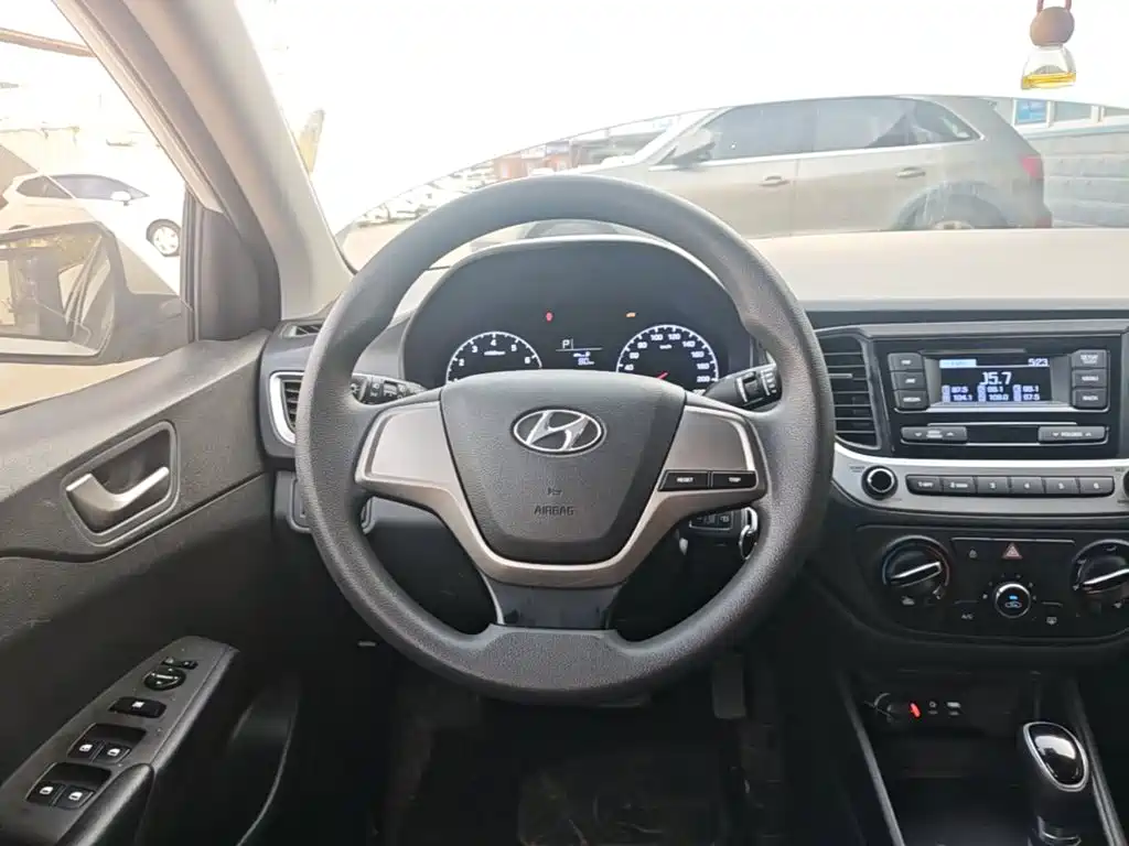 Hyundai Verna — миниатюра 11
