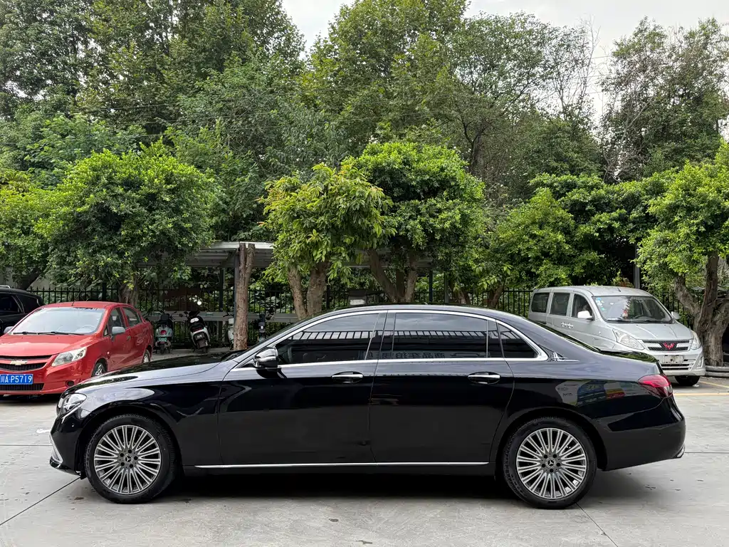 Mercedes-Benz E-Class — миниатюра 8