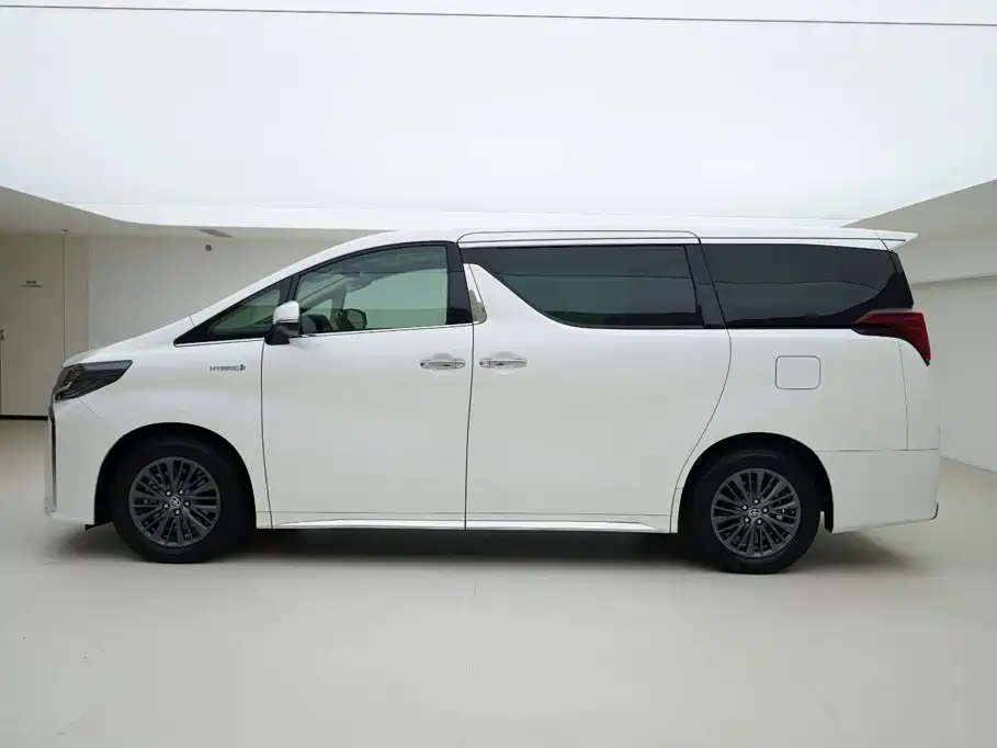 Toyota Alphard — миниатюра 3