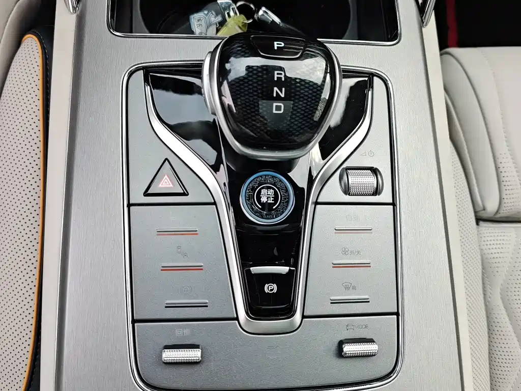 BYD Tang New Energy — миниатюра 14