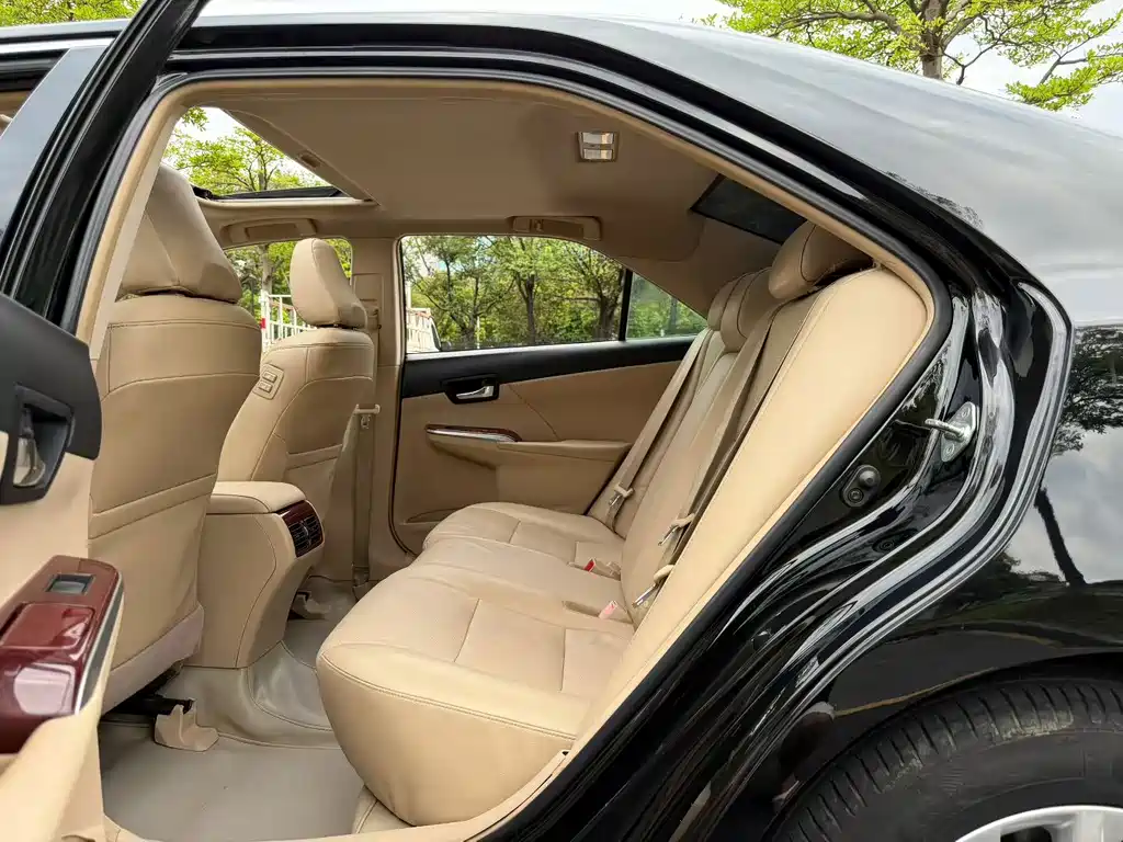Toyota Camry — миниатюра 11