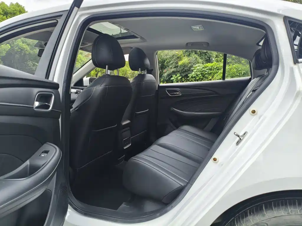 Roewe i5 — миниатюра 13