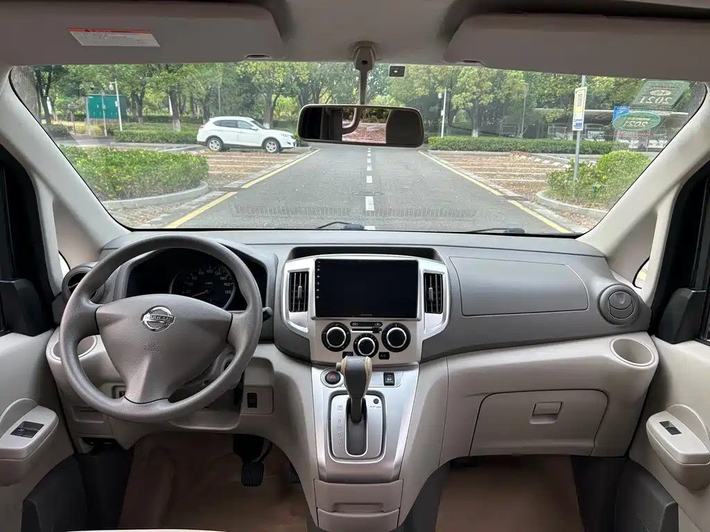 Nissan NV200 — миниатюра 10