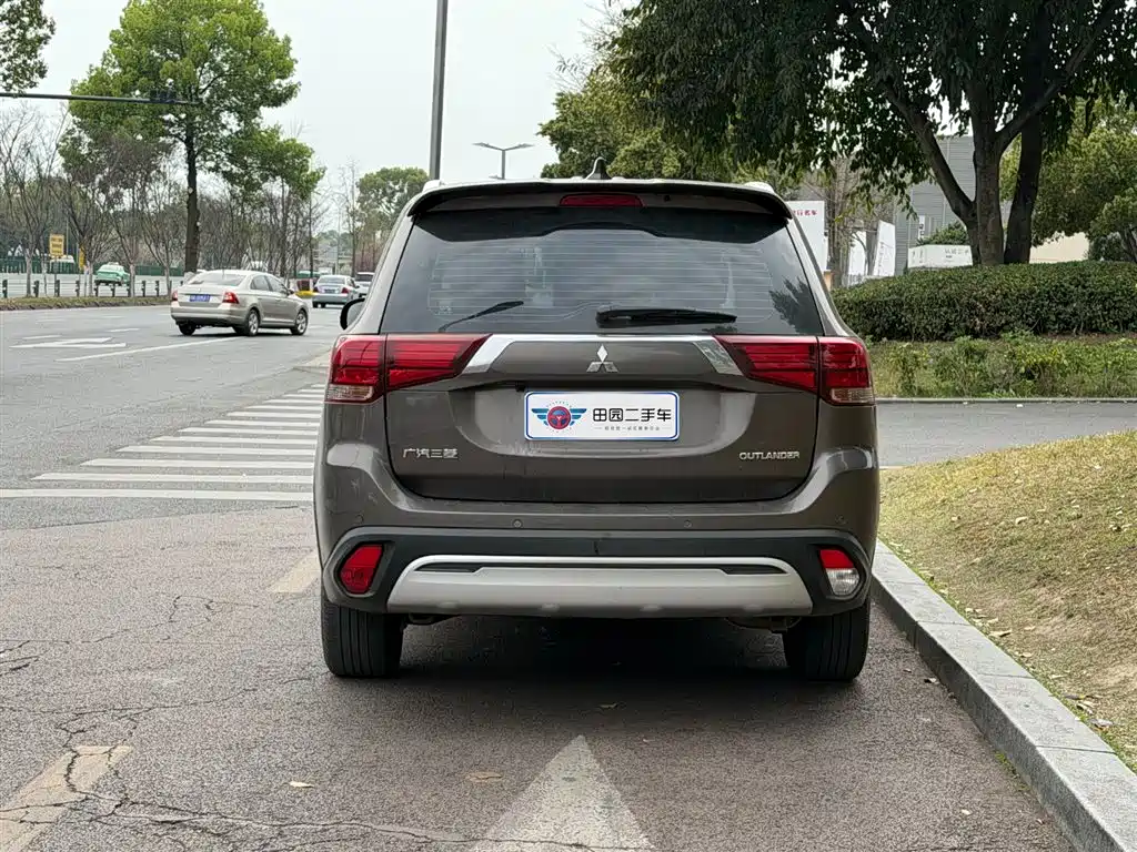 MITSUBISHI OUTLANDER