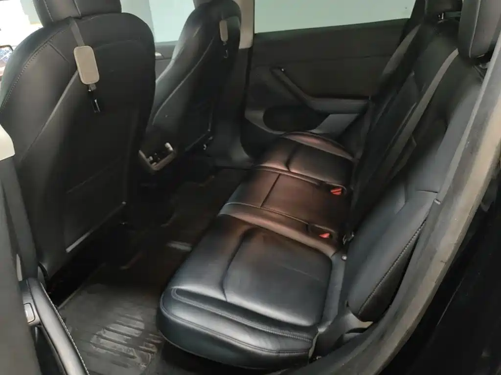 Tesla Model Y — миниатюра 17