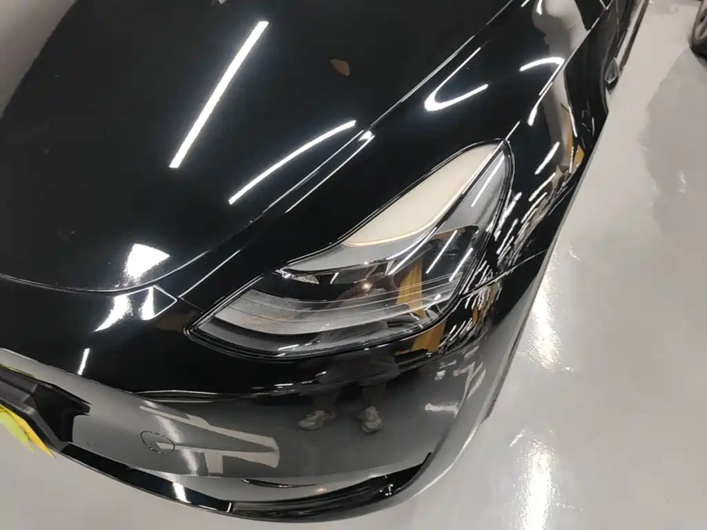 Tesla Model Y — миниатюра 24