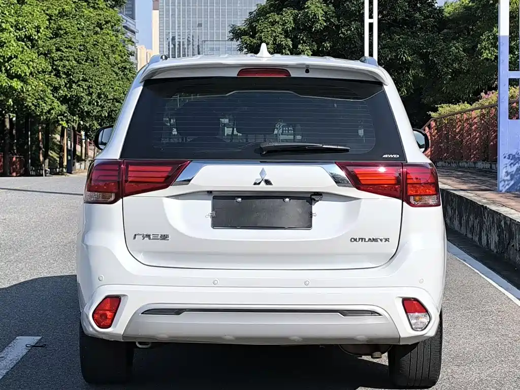 MITSUBISHI OUTLANDER