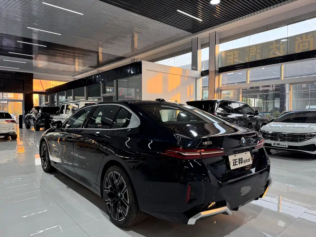 BMW 5 Series — миниатюра 5