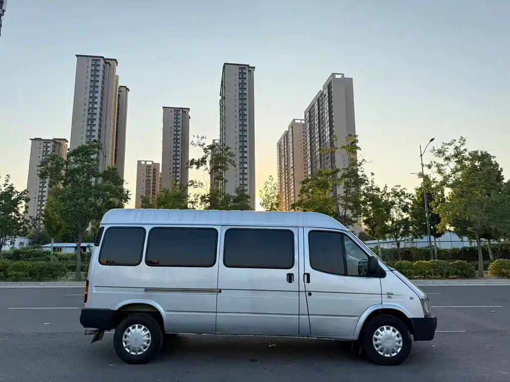 Ford Transit Classic — миниатюра 7
