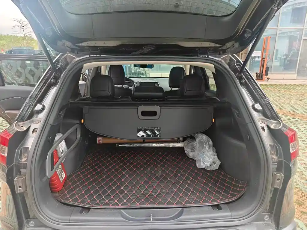 Jeep Cherokee — миниатюра 7