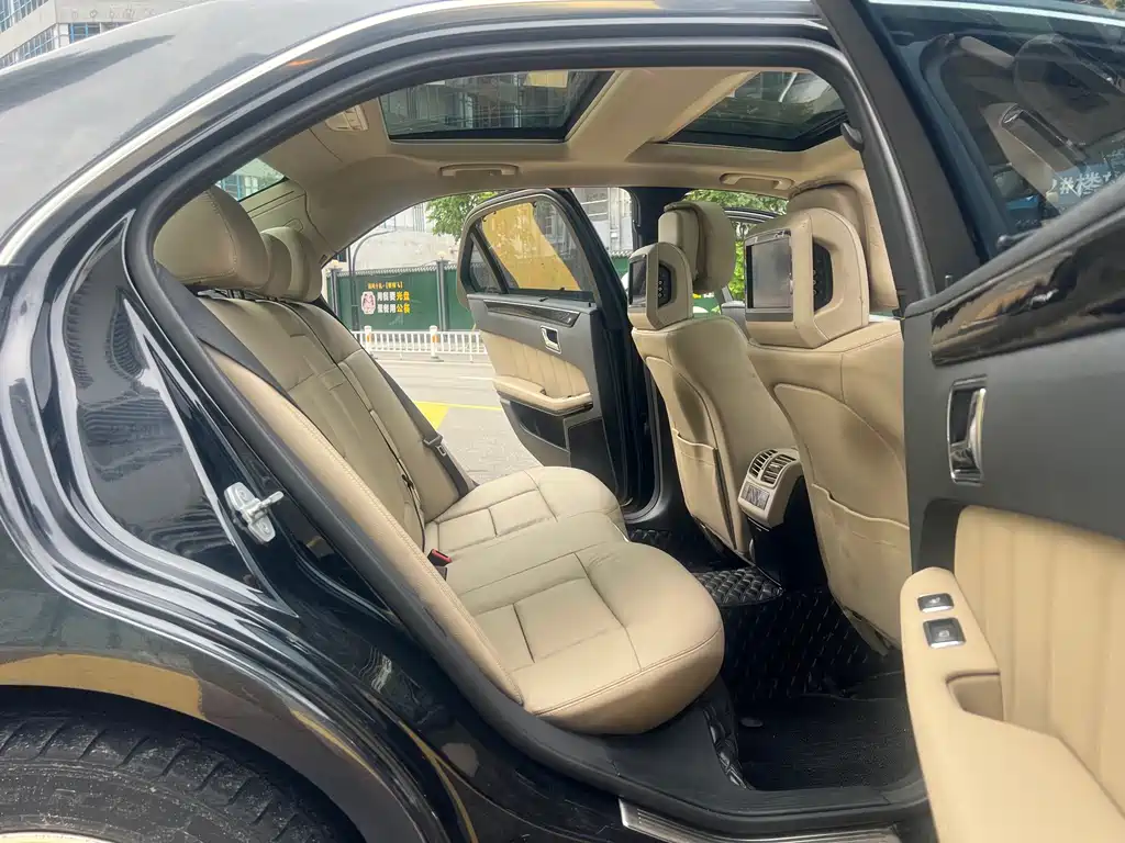 Mercedes-Benz E-Class — миниатюра 10
