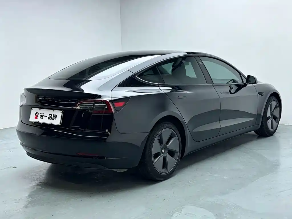 Tesla Model 3 — миниатюра 5