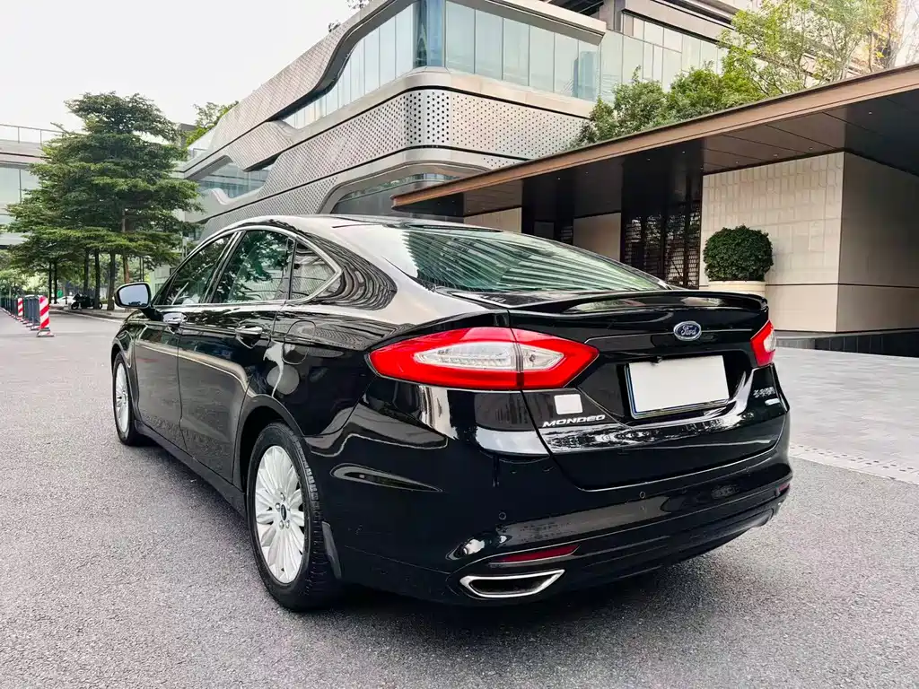 Ford Mondeo — миниатюра 12