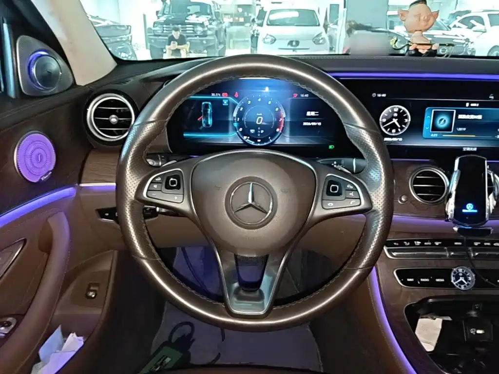Mercedes-Benz E-Class — миниатюра 11