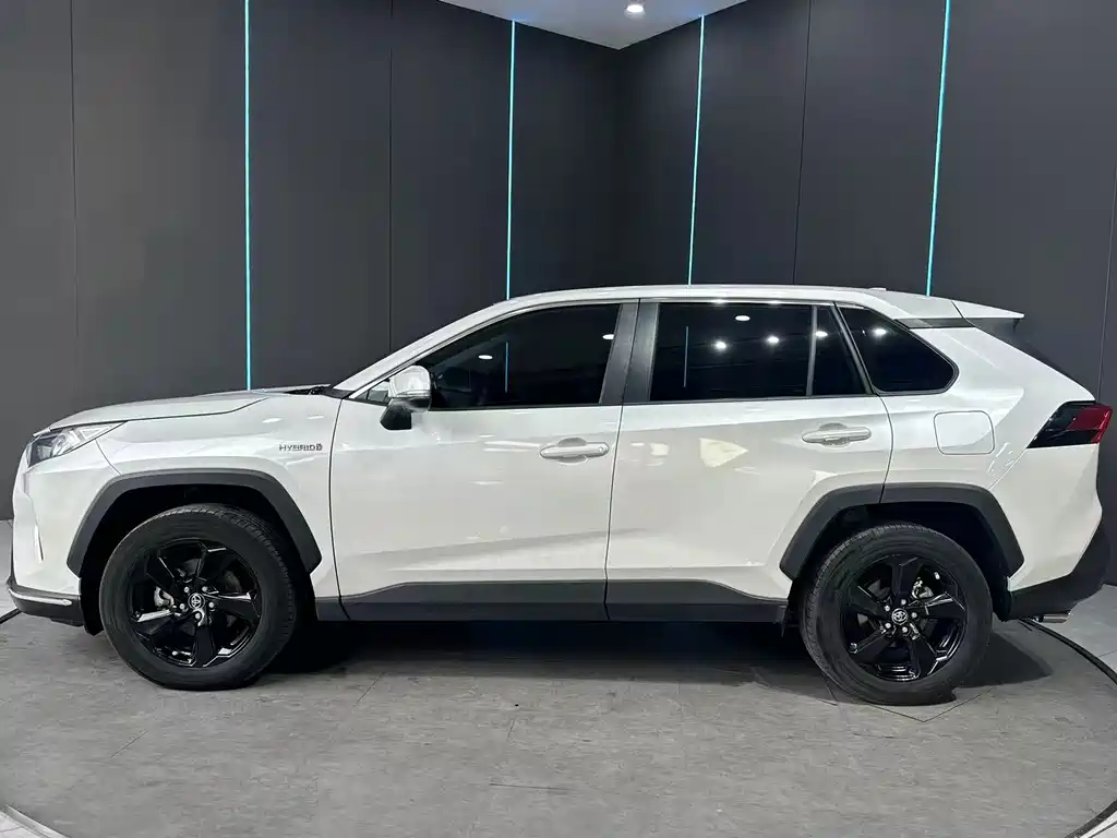 Toyota RAV4 — миниатюра 5