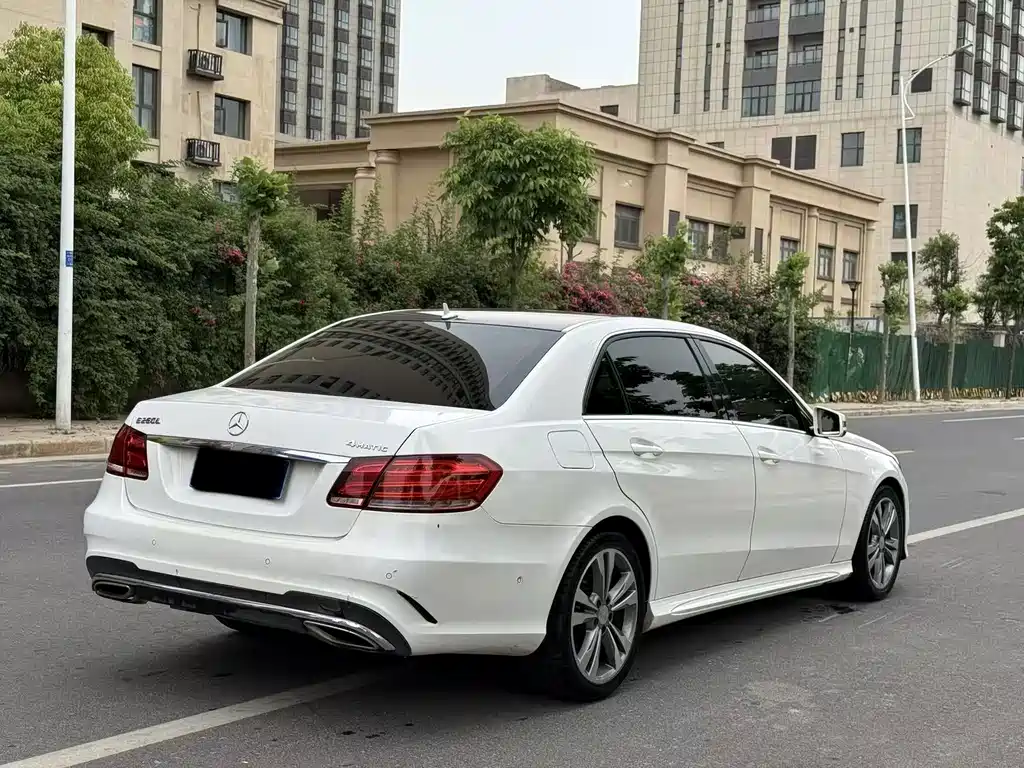 Mercedes-Benz E-Class — миниатюра 4