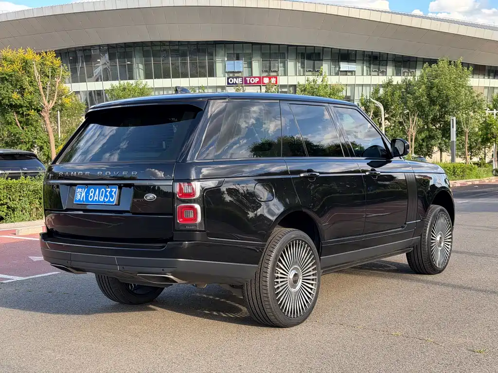 Land Rover Range Rover 2022 3.0 L6 360PS