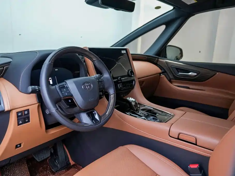 Toyota Alphard — миниатюра 6