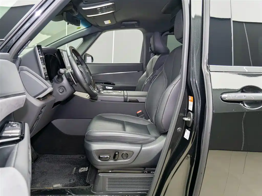 Lexus LM 2023 500h мест